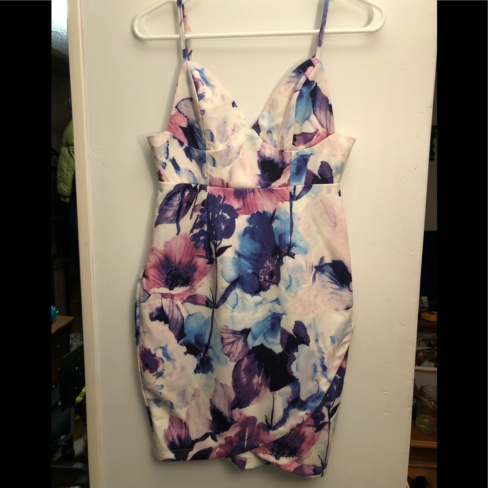 Floral dress, thigh length  w/zipper in back